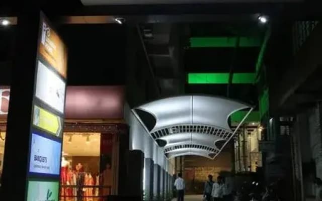 Metropolis Hotel