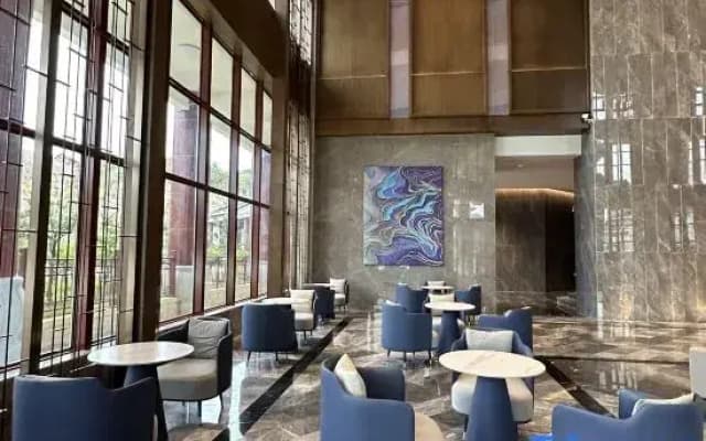 Dongxiang Ln Dongfang Hotel