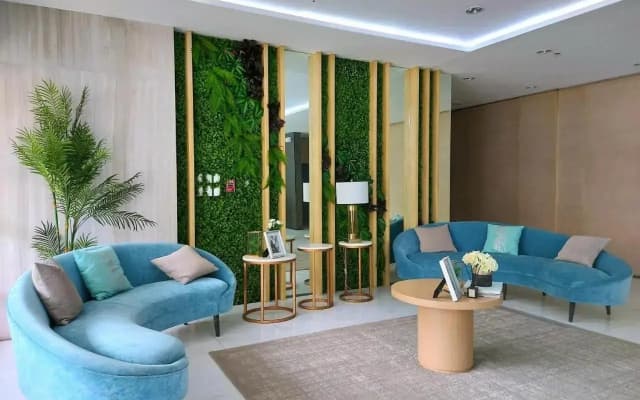 Lovely 2- BR Condo (Fully Air-conditioned w/ Wifi)