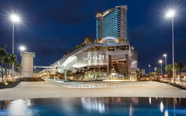 Отель Grande Centre Point Pattaya
