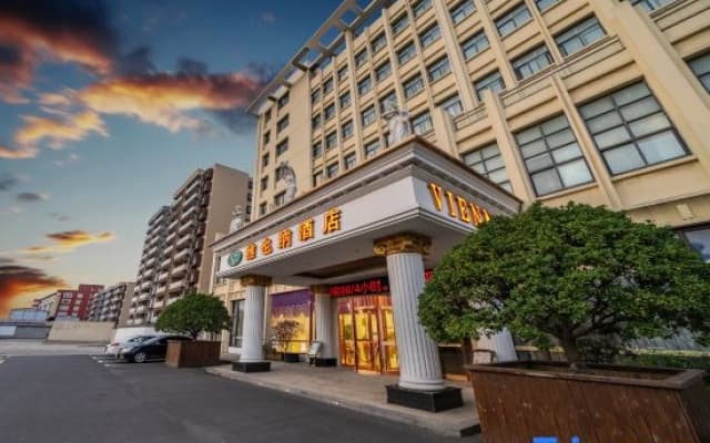 Vienna Hotel (Wuxi Railway Station Huishan Scenic Spot)