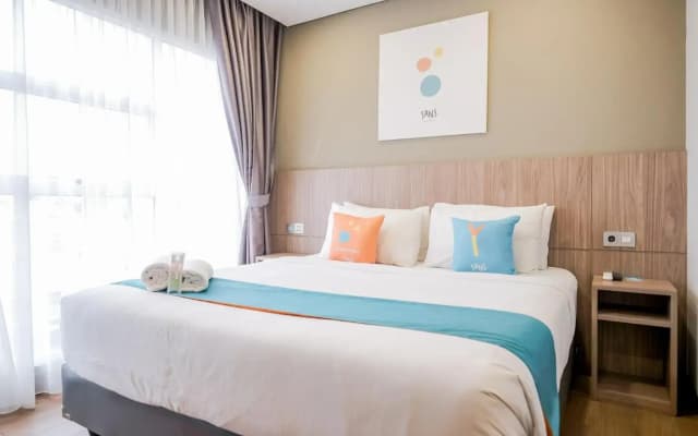 RedDoorz Premium near CBD Puri Indah