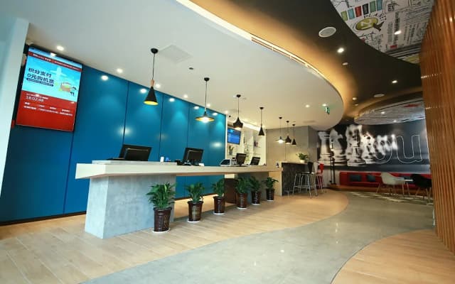 Ibis Suining Hotel