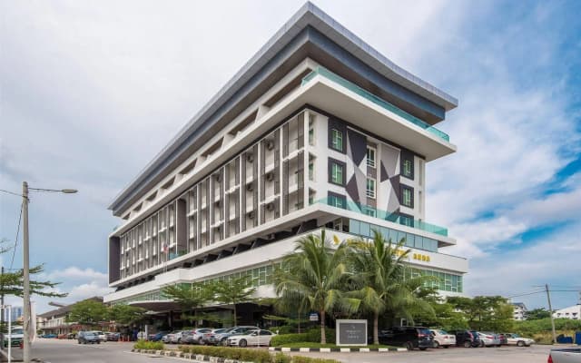 Marvelux Hotel