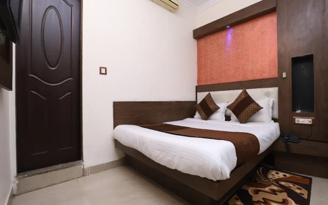OYO 6317 Hotel Shiv Palace