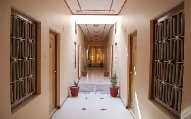 Priya Hotel
