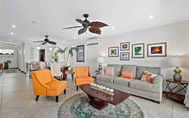 Stylish Flamingo Condo with Ocean Views, Renovated Kitchen & Walkable Beach Access
