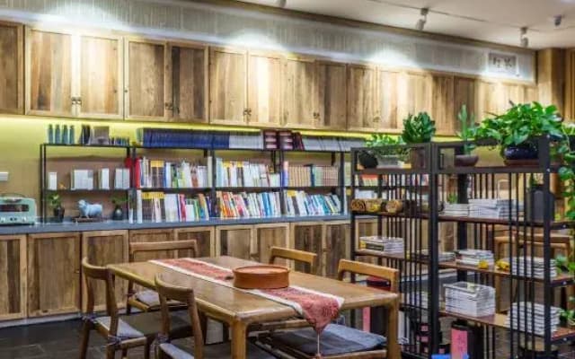 Sheyi Tea Culture Boutique Hotel (Hohhot Dazhaosi Branch)