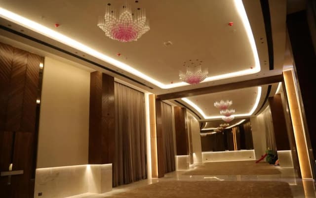 Regenta - The World Surat