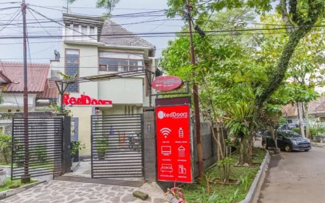 Reddoorz Near Riau Junction Mall