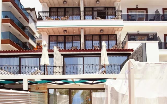 Nur Beach Hotel