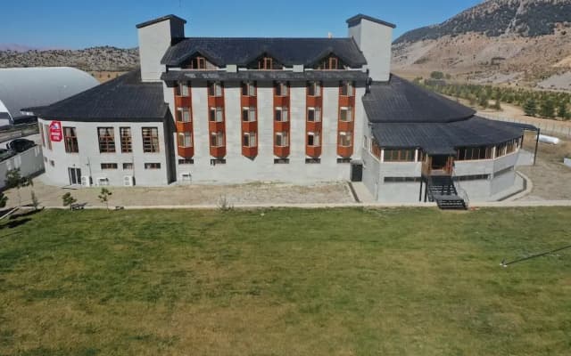 West Davraz Hotel