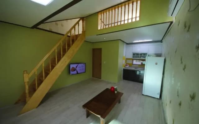 Suncheon Bay Baramuieondeok Pension(순천 순천만바람의언덕펜션)