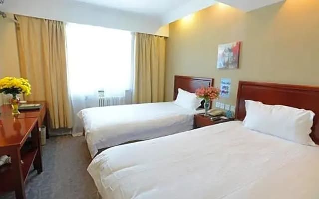 Xincheng Hotel (Luotian City Plaza)