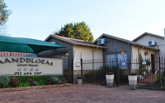 Aandbloem Guest House