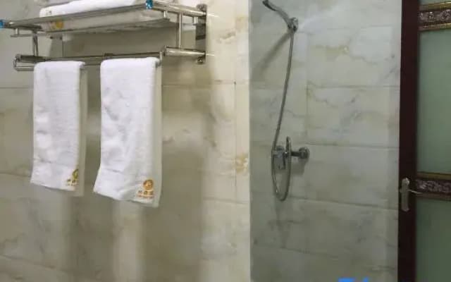 Xingyi Linhai Hotel