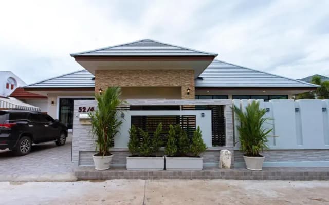 Uzeason Poolvilla Sattahip