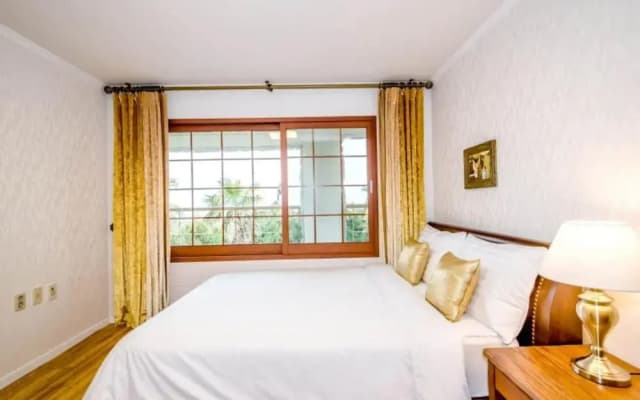 Seogwipo Jungmun Happy Sketch Pension