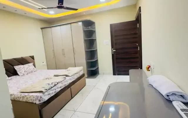 Goroomgo Rudrasagar Homestay Ujjain