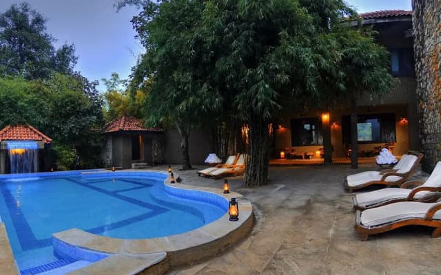 Pugdundee Safaris - Kanha Earth Lodge