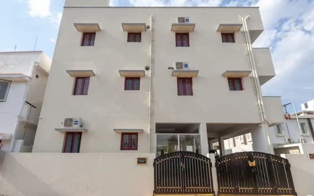 OYO 18954 Varun Residency