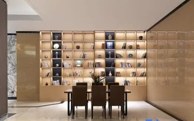 Yi Liang New Century Luxury Hotel