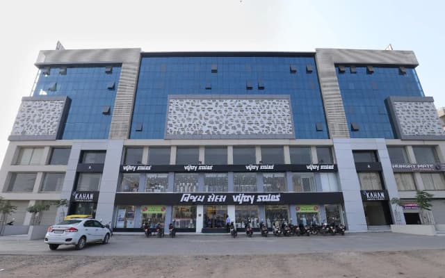 OYO 9805 Hotel Apollo