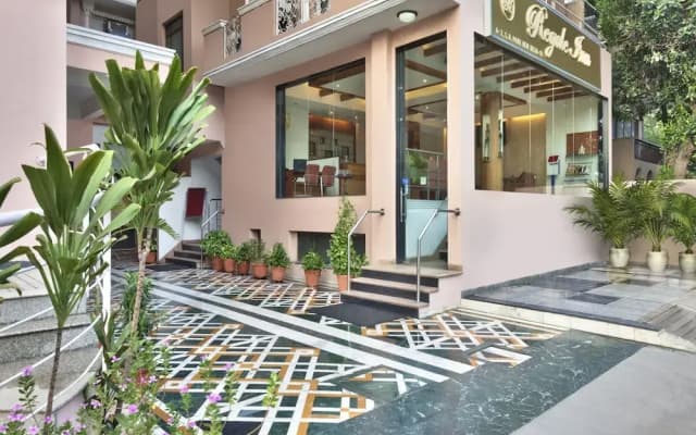 Edition O 30065 Regale Inn