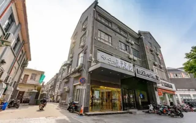 Qingmu Hotel (Hexian Xiaoshikouzhen Huai Commercial Street)