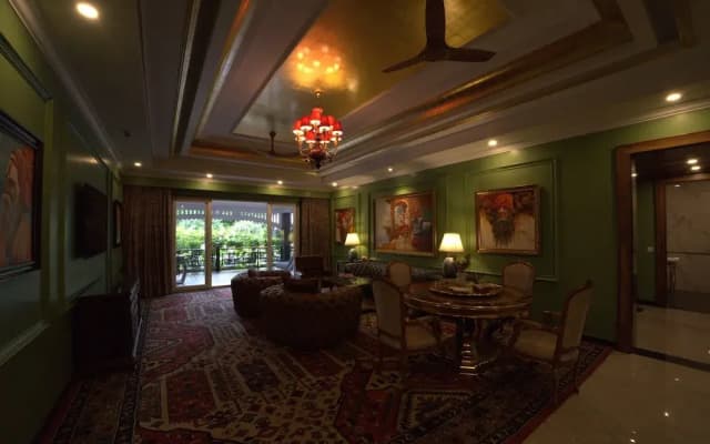 Mayfair Oasis Resort & Convention