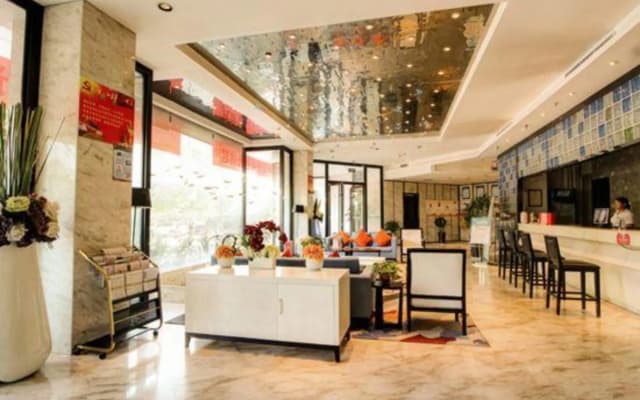 Zhongzhou Yihe Hotel (Dennis City Plaza)