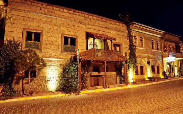 Anatolia Raymonde Cave House