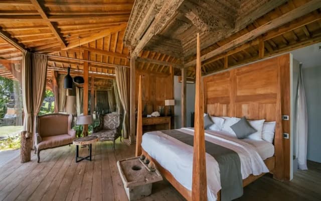 Palatial Wooden Villa, 4br, Lovina