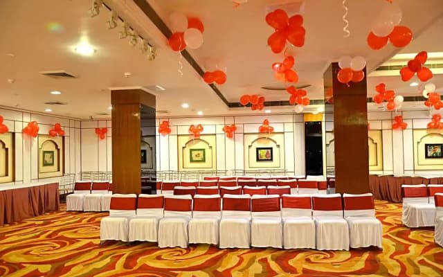 Hotel Meraden Grand