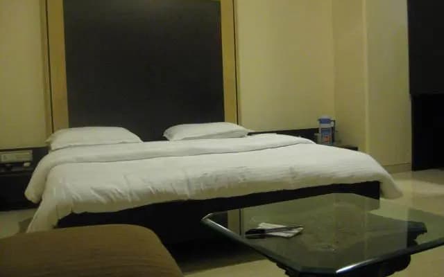 Hotel Manas Residency