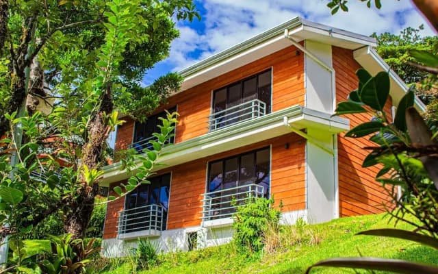 Burbi Lake Lodge Monteverde