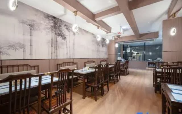 Elong Yam Hotel (Xi'an Jiaotongdaxue Yanxiang Road North Entrance Subway Station)