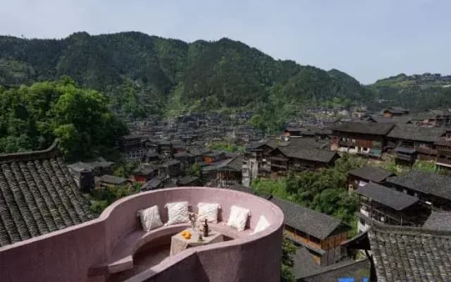 Mountain Live Inn (Xijiang Qianhu Miao Village Store)