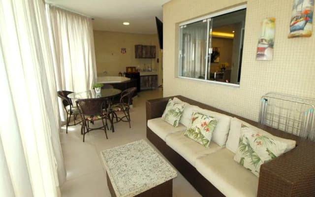 1072 - Apartamento 3 suítes Alto Padrão com SPA na Praia de Bombinhas
