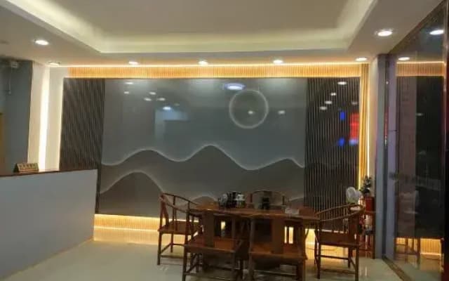 Dinghu Tiantian Business Hotel
