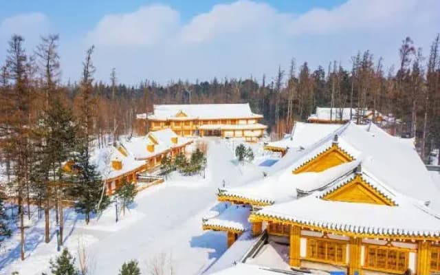 Changbai Mountain Guanyue Folk-Custom Hotel