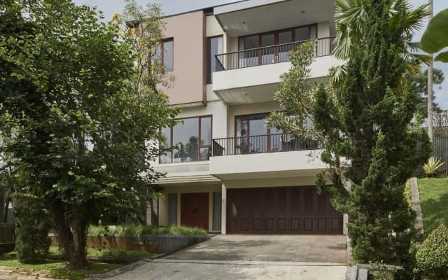 Oyama City View 4BR Villa with a Heated Pool