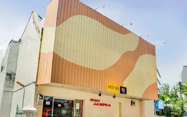 SPOT ON 2214 Wisma Jampea