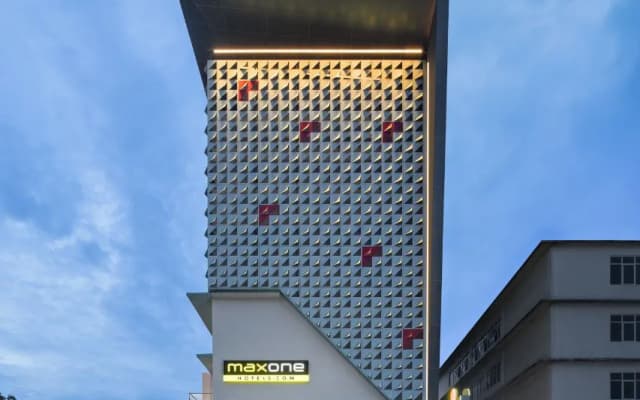 Maxonehotels.Com @ Kota Harapan Indah Bekasi