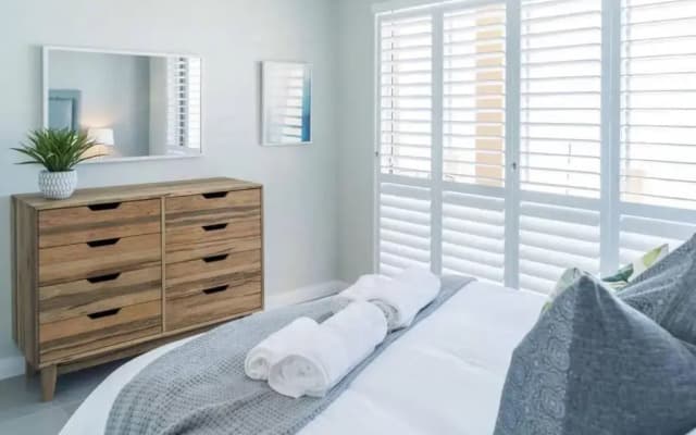 Waterfront Getaway, 2 Bedroom Seaside Bliss