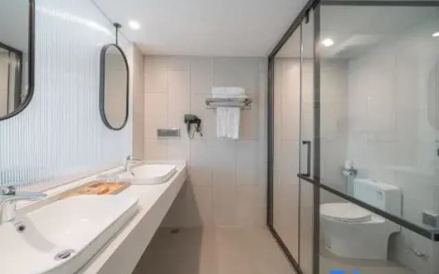 Yuzhan Hotel (Riyue Bay Branch, Lovers Middle Road, Zhuhai)