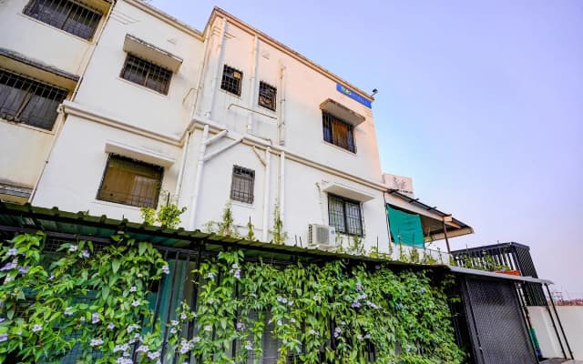 Fabhotel Viva House