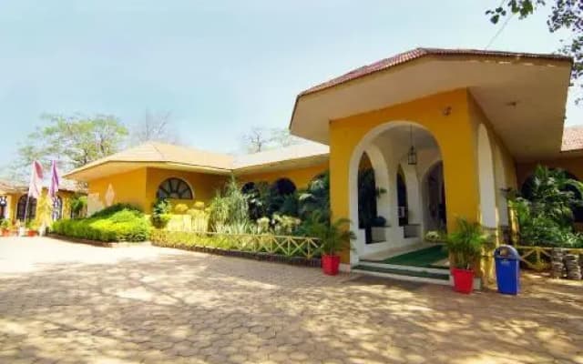 OYO 26799 Hotel Tourist