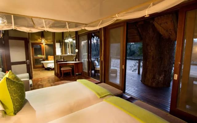 Rhino Post Safari Lodge
