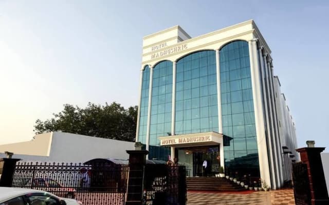 OYO 1493 Hotel Madhushrie